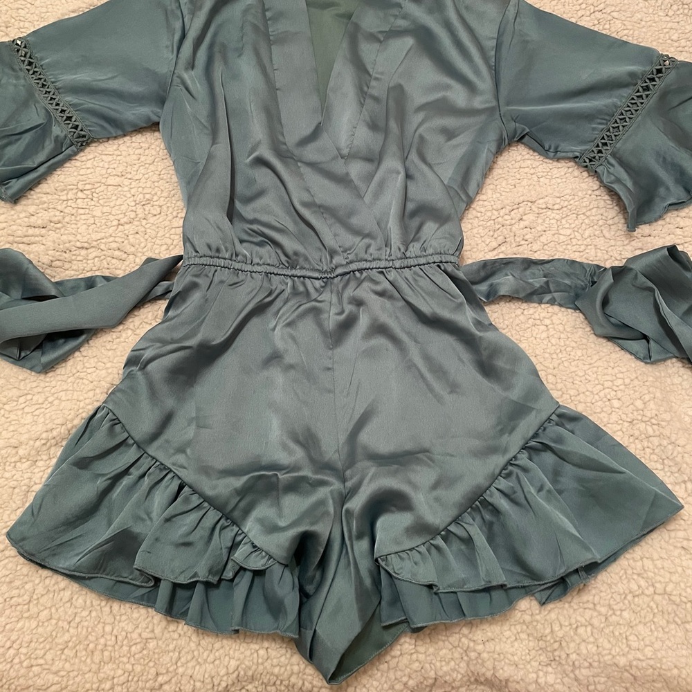 Romper - Picture 2 of 3